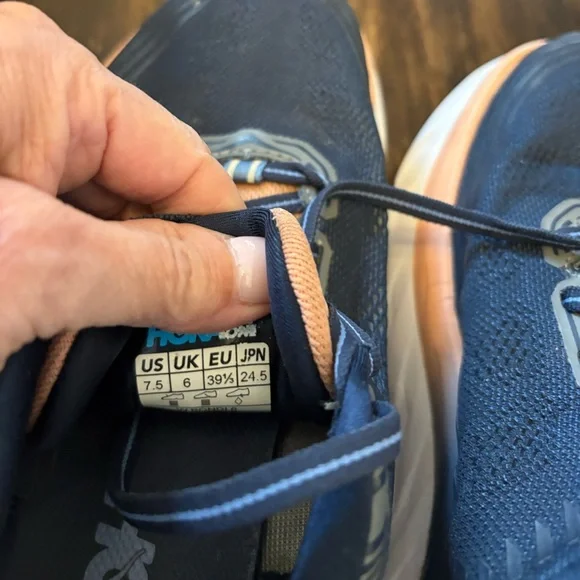 Hoka One | Bondi 6 Maximalist
Running Sneakers - Picture 6 of 7